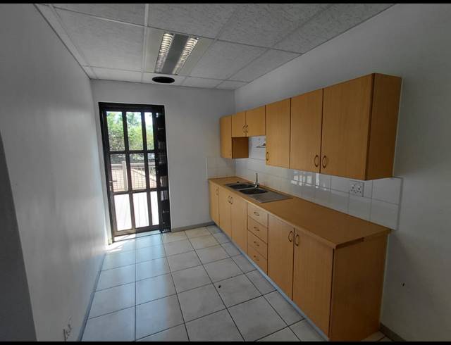 405M² OFFICE TO LET IN BRYANSTON